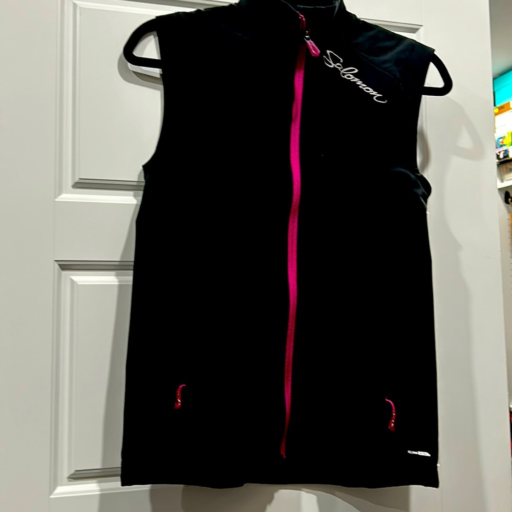 Like new Salomon vest size Small